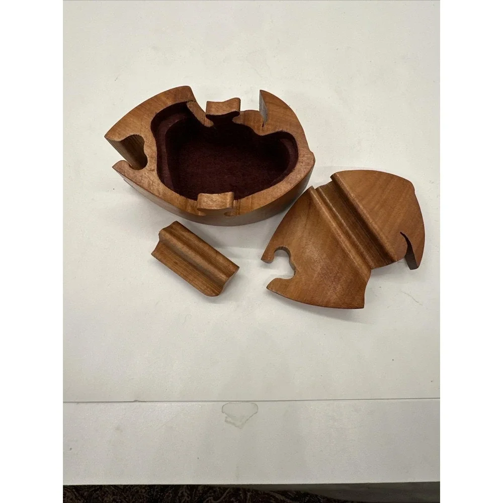 Wooden Puzzle ~ Stash Box ~ Hand-Crafted Parott Hea Trinket Box ~ 3 Piece Felt